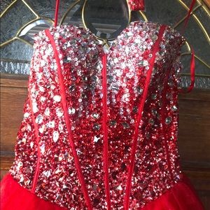 Red sweet 16/Quince long, poofy dress